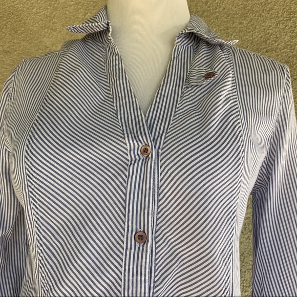 🔥5/$20🔥 Blue and White Vertical Stripe Lightweight Tunic - Picture 8 of 12